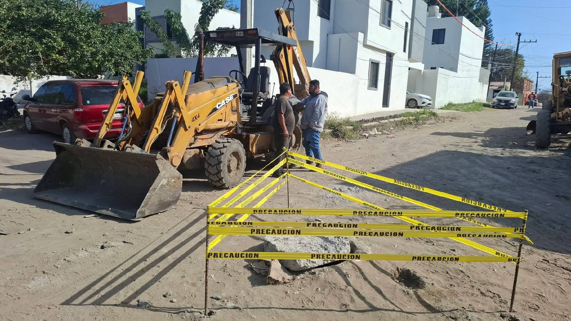 Niño de 8 años cae a alcantarilla abierta y se salva de morir en Madero