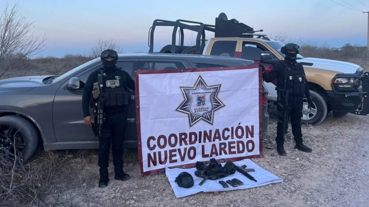 Aseguran vehículo robado y armamento tras persecución en Nuevo Laredo