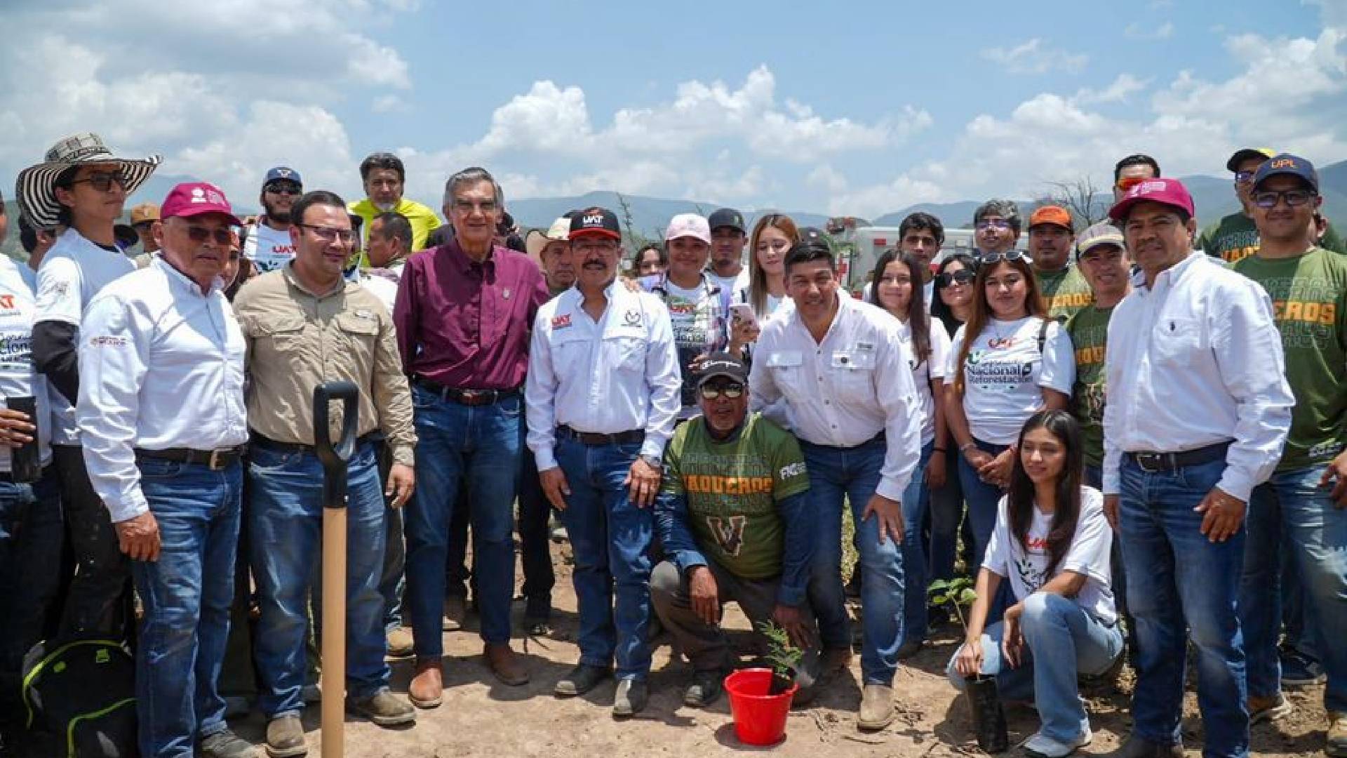 Dámaso Anaya encabeza participación de la UAT en jornada de reforestación