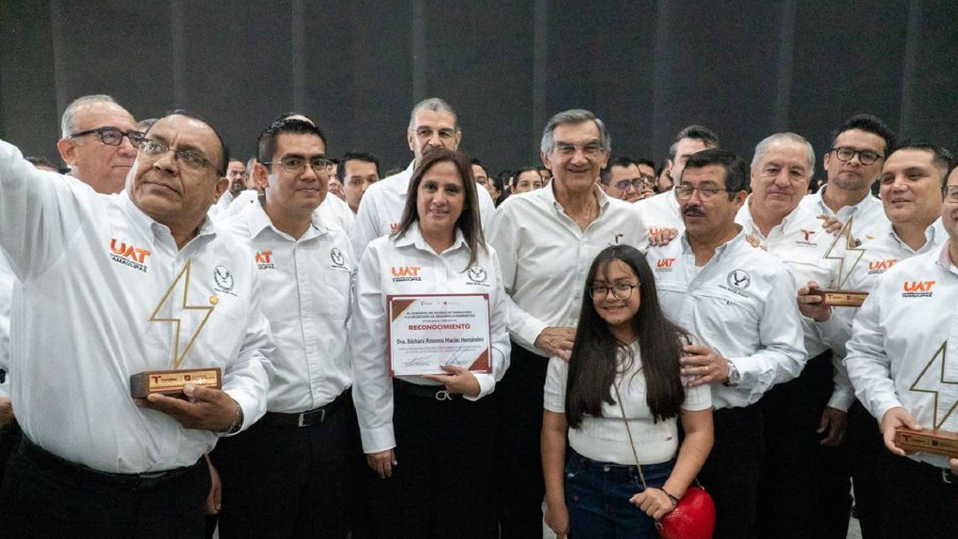 Américo Villarreal reconoce aportaciones de la UAT al sector energético