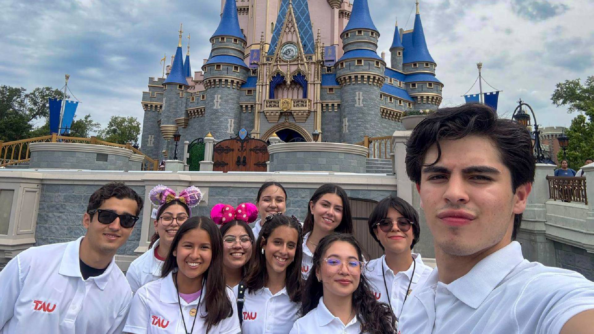 UAT abre convocatoria para intercambio cultural en Disney 2027