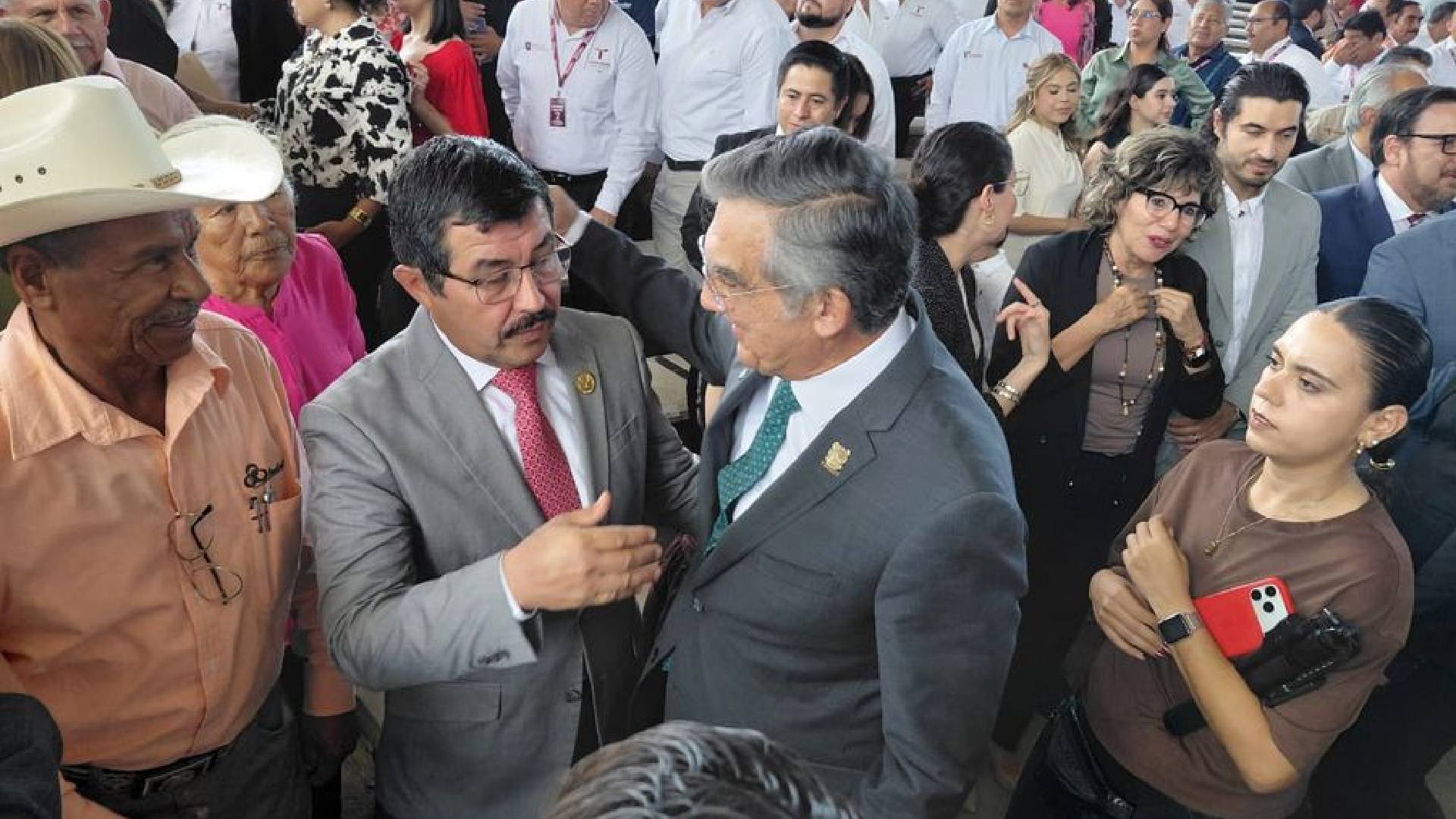 Américo Villarreal resalta labor académica y científica de la UAT