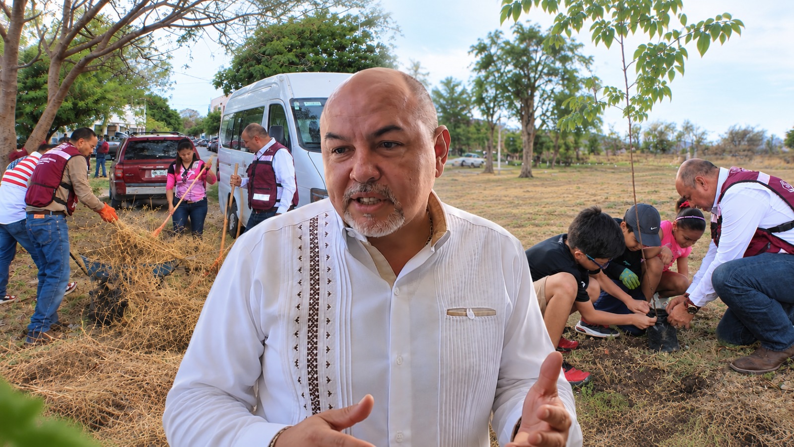 Aspirante a la Alcaldía pide esperar, pero lleva meses encampañado