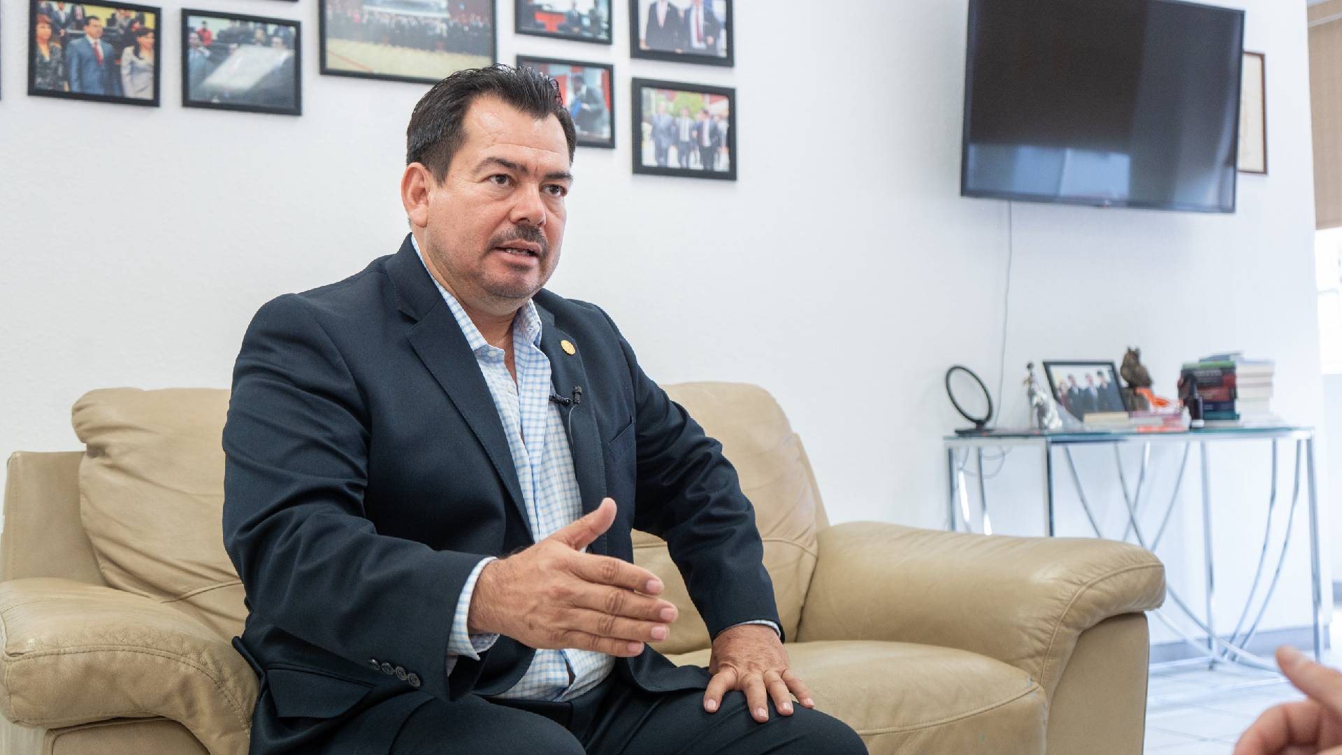 Edy Izaguirre proyecta modernización y fortalecimiento académico en la FDCSV